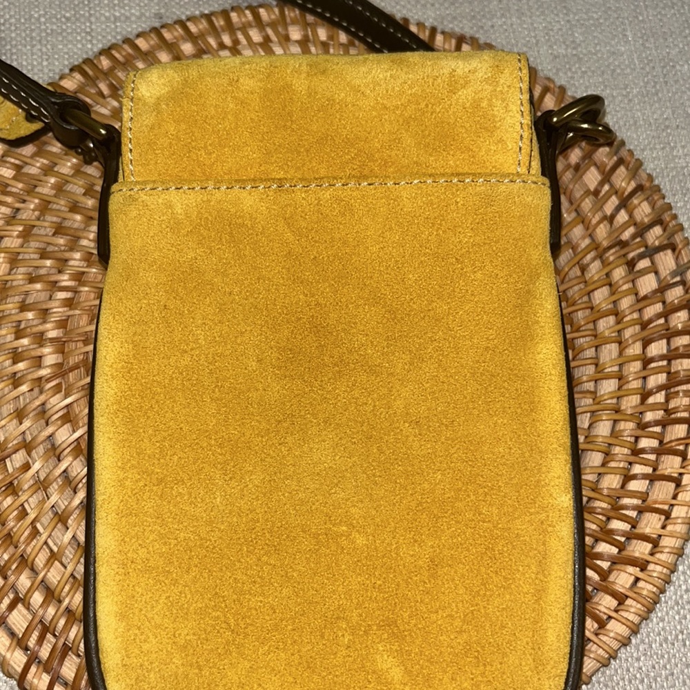RARE Vintage Coach Yellow Gold Suede Wristlet - Picture 4 of 6